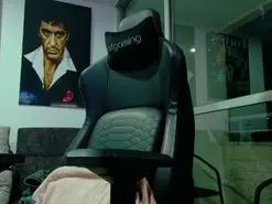 Amateur Adult Webcam of latin_couple77