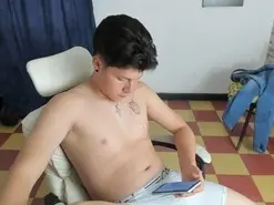 Amateur Live Sex Cam of Martin_Lows