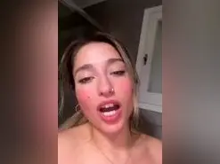 Amateur Sex Cam of Allisonfoxxx