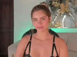 Amateur Live Sex Cam of KyomiVelvet