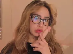 Amateur Live Sex Cam of AnnieMonroe