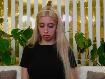 Bongacams Nude Webcam of MiaLiaHot