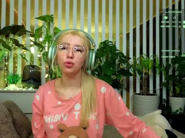 Bongacams Watch Live Sex Cams of MiaLiaHot