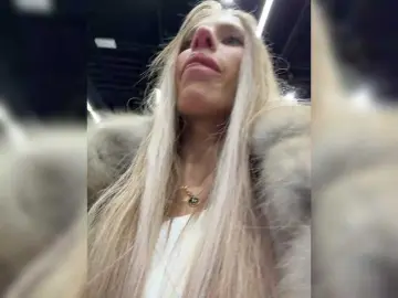 Bongacams Adult Webcam of blondinochkaa