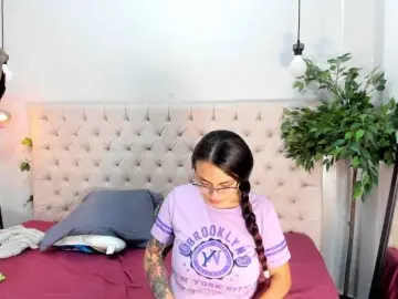 Bongacams Adult Video Chat of Mia-AND-Lion
