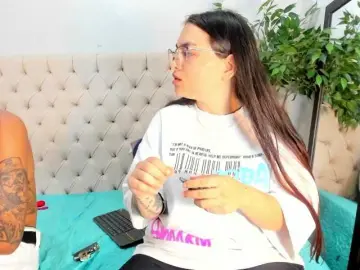 Bongacams Sex Cam of Mia-AND-Lion