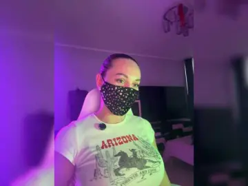 Bongacams Live Sex Cam of QWEENII