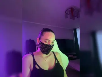 Bongacams Free Porn Cam of QWEENII