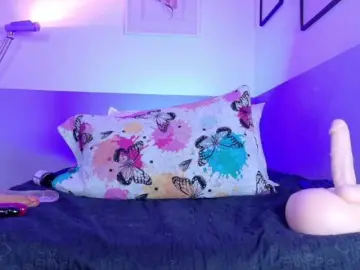 Bongacams Watch Live Sex Cams of cutepetitee