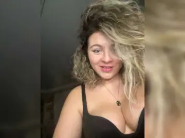 Bongacams Watch Live Sex Cams of ProseccoMood