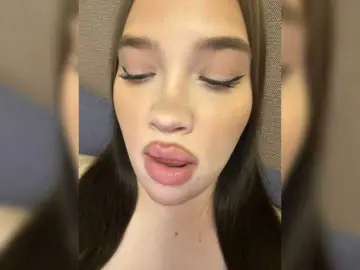 Bongacams Sex Cam of Glossmixdoll