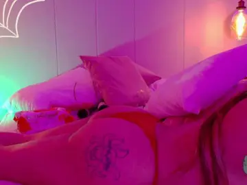 Bongacams Watch Live Sex Cams of LittleToxic