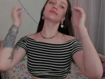 Bongacams Nude Webcam of ariellaallure