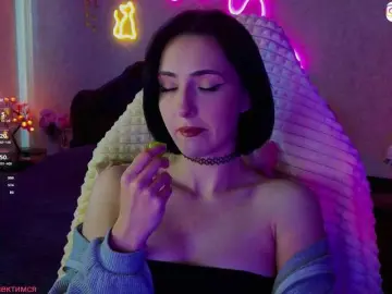 Bongacams Nude Webcam of LollyGirlMoon