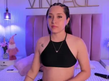 Bongacams Sex Cam of LeiahBlonde