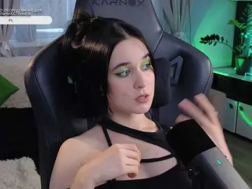 Bongacams Watch Live Sex Cams of KiraLiLime