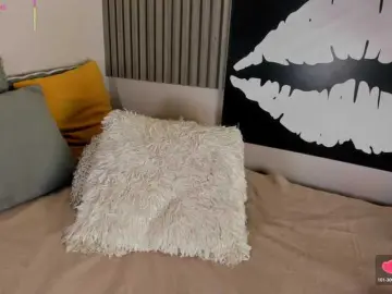 Bongacams Live Sex Cam of Kloe-S