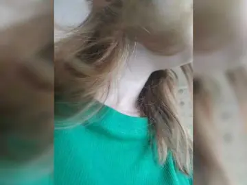 Bongacams Watch Live Sex Cams of SquirtWave
