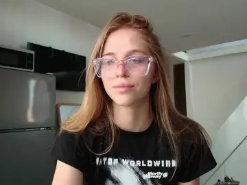 Bongacams Free Live Porn of Littlemolly1