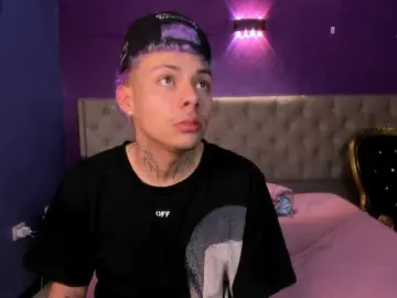 Bongacams Free Porn Cam of LittleCheerry