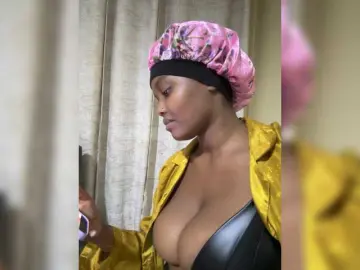 Bongacams Adult Webcams of Curvy-maxy9