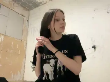 Bongacams Free Porn Cam of TinnyKitty