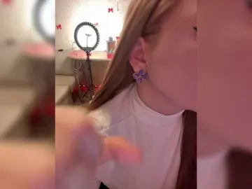 Bongacams Free Porn Cam of LittleDelora