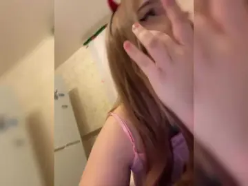 Bongacams Watch Live Sex Cams of LittleDelora