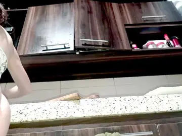 Bongacams Sex Chat of PetiteIvoryqueens