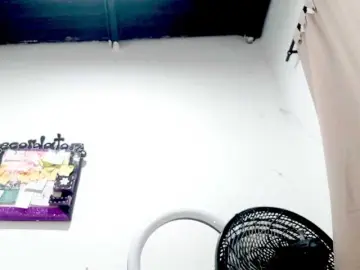 Bongacams Adult Video Chat of PetiteIvoryqueens