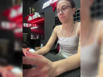 Bongacams Sex Cam of AdelinaKiskina