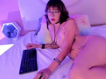 Bongacams Nude Webcam of Alyssa-Mill