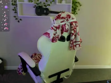 Bongacams Watch Live Sex Cams of Elsiee-Cuttiess