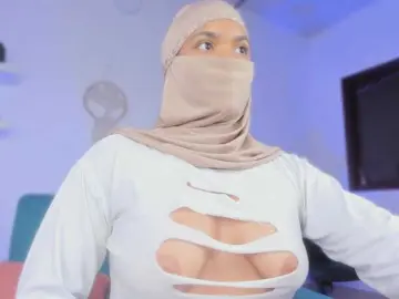 Bongacams Watch Live Sex Cams of Aura-cuutee