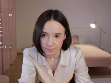 Bongacams Free Porn Cam of -FemaleEssence-