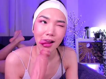 Bongacams Free Porn Cam of Divine-Madness