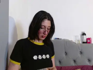 Bongacams Free Porn Cam of Red-moonn