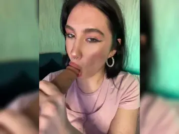 Bongacams Free Porn Cam of CurvyWoman-