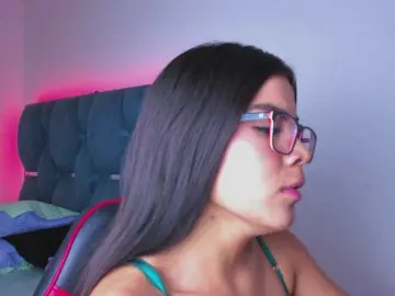 Bongacams Live Sex Cam of crazybaby-squirt