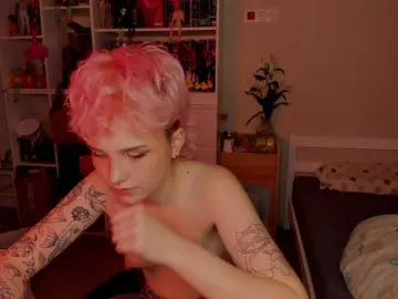 Bongacams Nude Webcam of Cool-Love