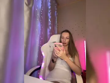 Bongacams Nude Webcam of GoldPussy69