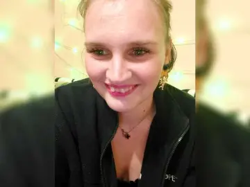 Bongacams Best live sex cam show of LisaLovHoney