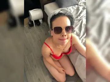 Bongacams Nude Webcam of SweetHoles69