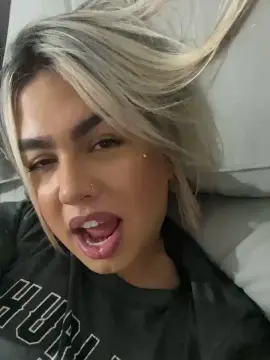 Cam4 Free Live Porn of Juju6999