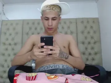 Cam4 Free Live Porn of HollmanFronsh