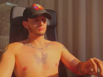 Cam4 Live Sex Cam of OscarGriffin
