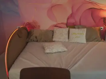 Cam4 Live Porn of MagicPeachh