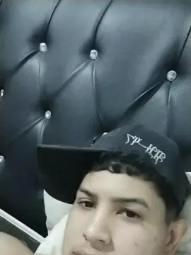 Cam4 Live Sex of boy_hot33