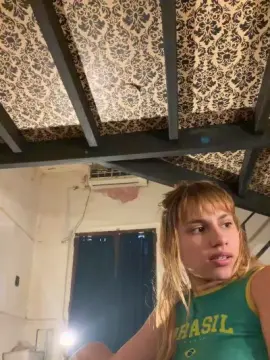 Cam4 Watch Live Sex Cams of saraangelafern1