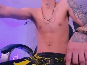 Cam4 Live Porn of Dereckk_Boy